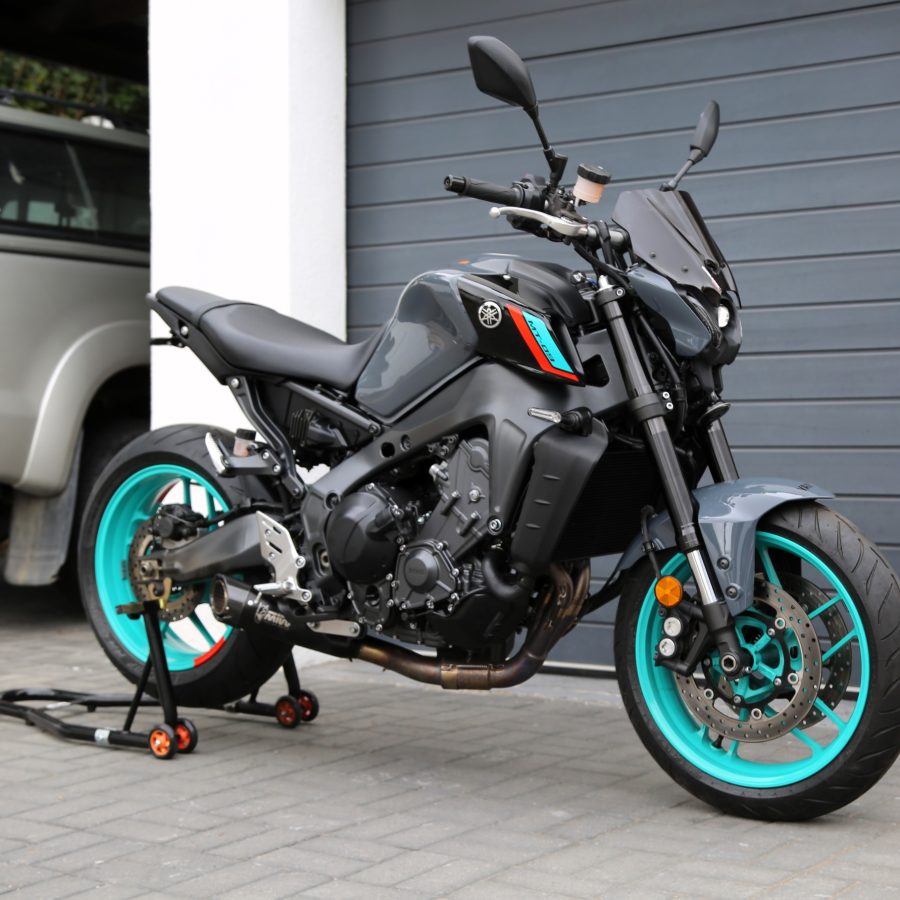 This is a brilliant, reliable motor with excellent handling and huge versatility. Perfect for town riding, twisties, and open road use. It really is the best all rounder you can get, offering an upright and comfortable riding position while still delivering that hooligan edge. Just as capable as a daily city commuter as it is a fun weekend machine. Extras include a full MIVV exhaust, fly screen, tail tidy with integrated indicators, quick shifter, spare keys, and the owner’s manual. Outstanding track record for reliability and dependability, with rider modes, ABS, traction control, and a slipper clutch to back it all up.